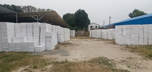  如何對擠塑板進行現(xiàn)場的施工操作呢？